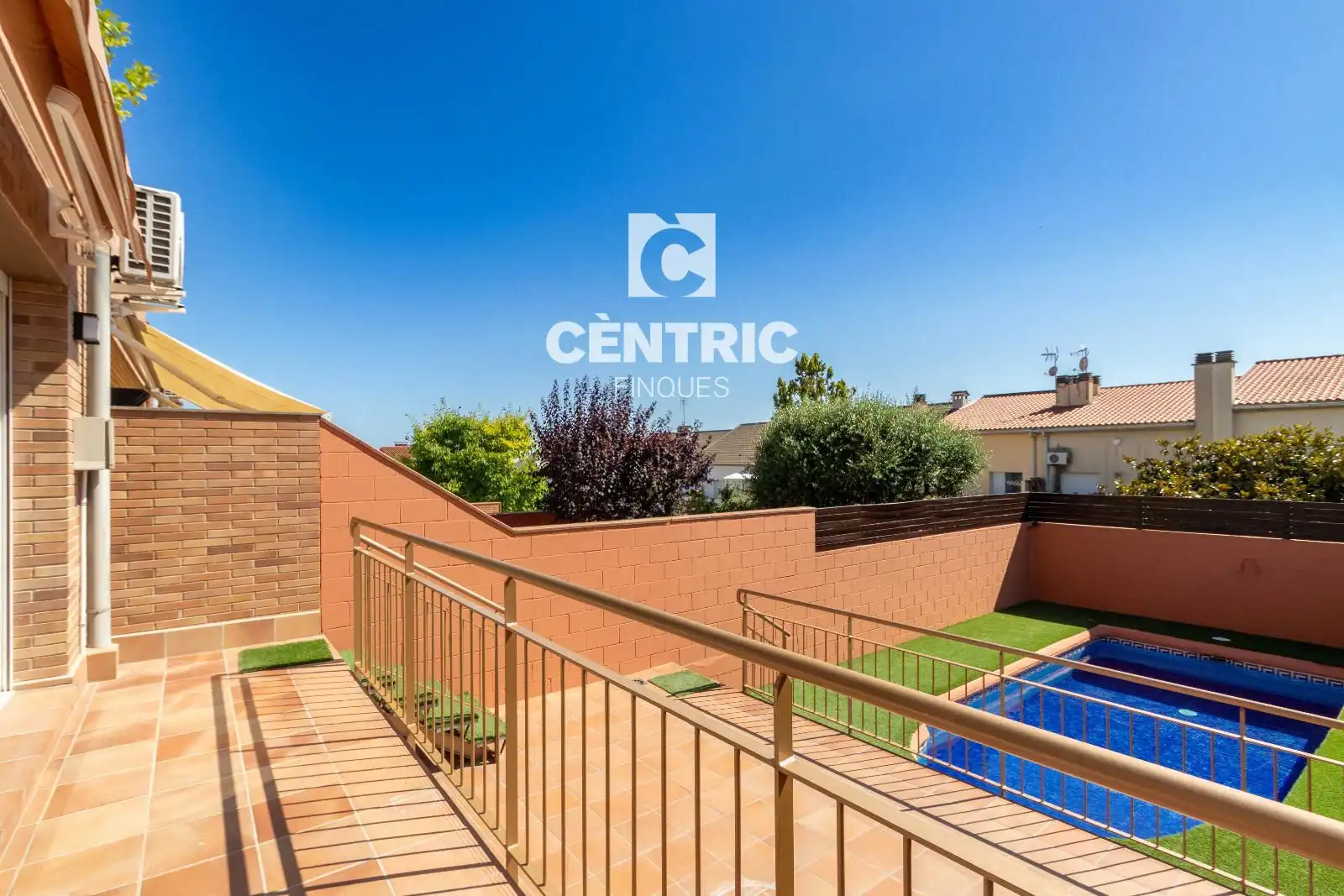 Vista exterior de Casa o xalet en venda en Castellar del Vallès amb Aire condicionat, Calefacció i Terrassa