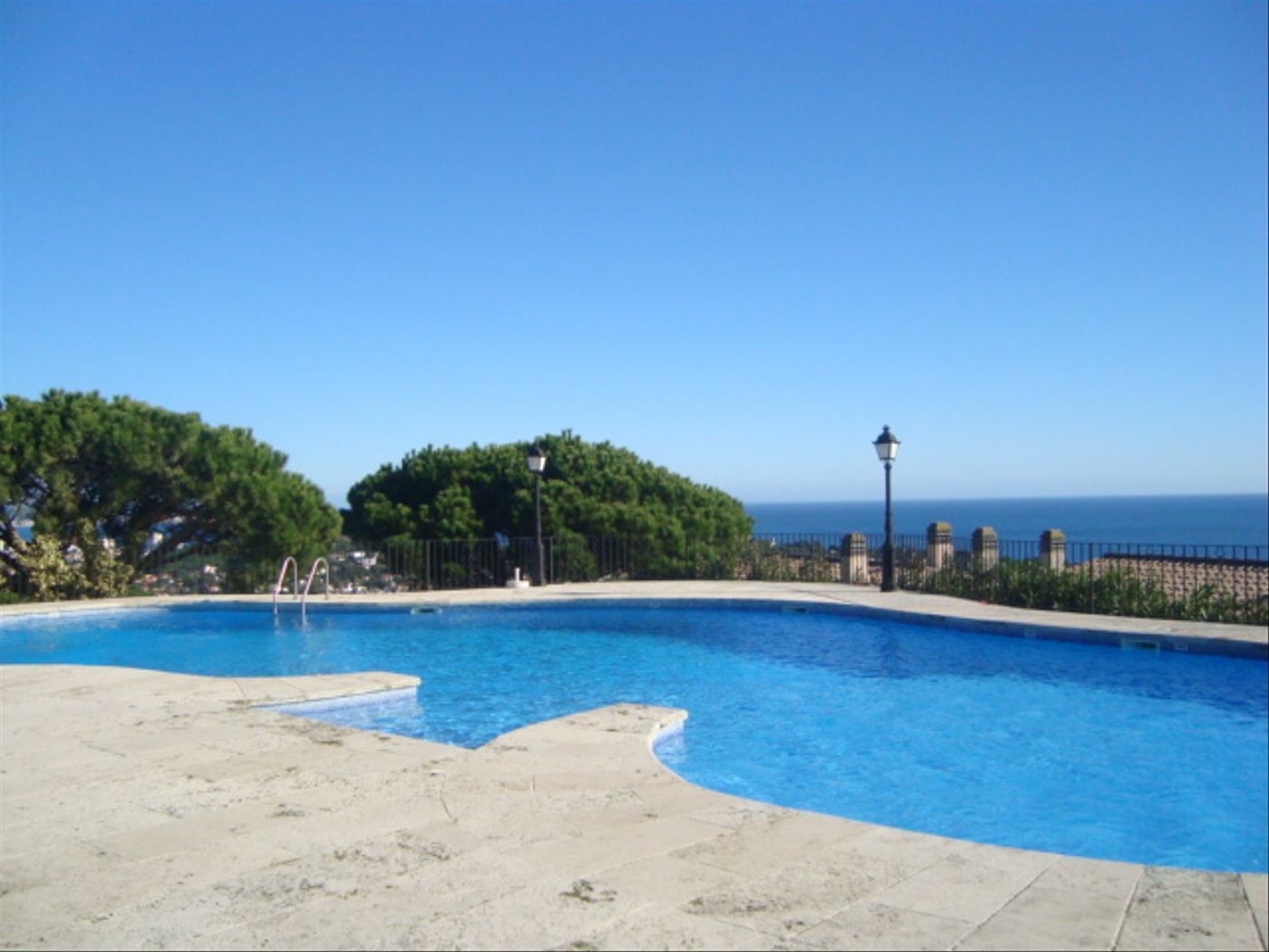 Piscina de Apartament en venda en Sant Feliu de Guíxols amb Calefacció, Terrassa i Piscina comunitària