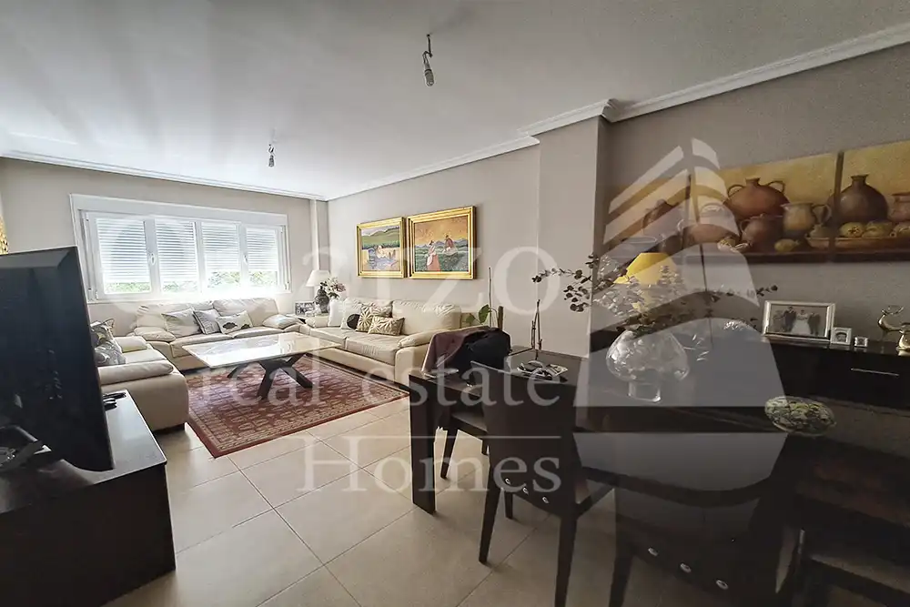 Sala de estar de Casa adosada en venta en Plasencia con Calefacción, Terraza y Balcón