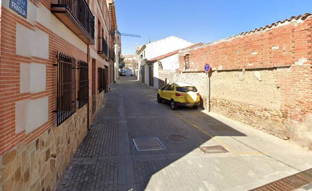 Locale commerciale in vendita a Calle FRAGUA