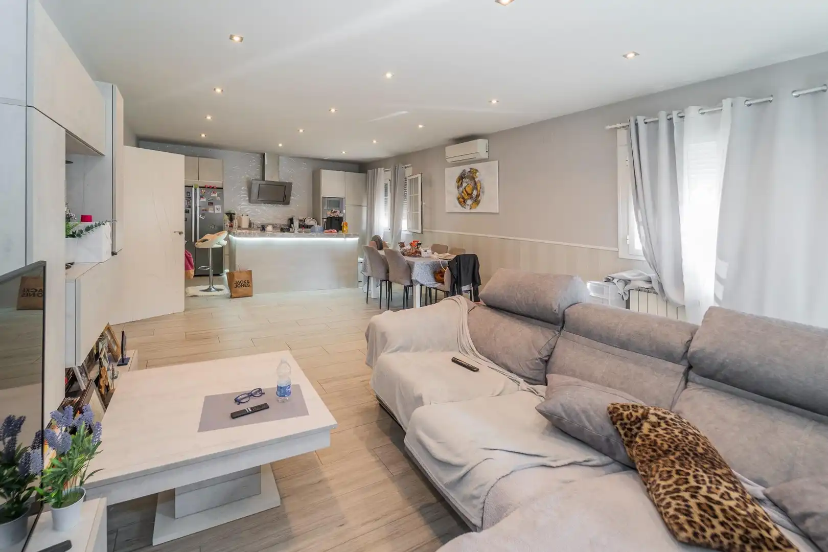 Sala de estar de Casa o chalet en venta en Olías del Rey con Aire acondicionado, Calefacción y Jardín privado