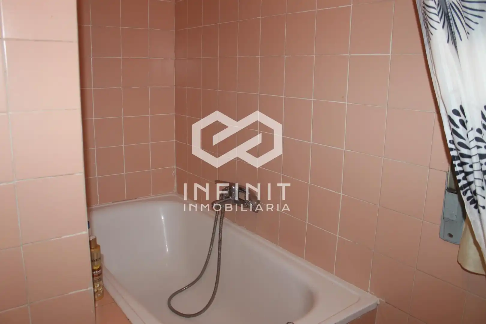 Baño de Piso en venta en Ibias con Calefacción y Trastero