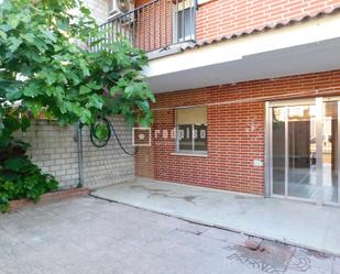 Vista exterior de Casa o xalet en venda en Getafe amb Aire condicionat i Terrassa