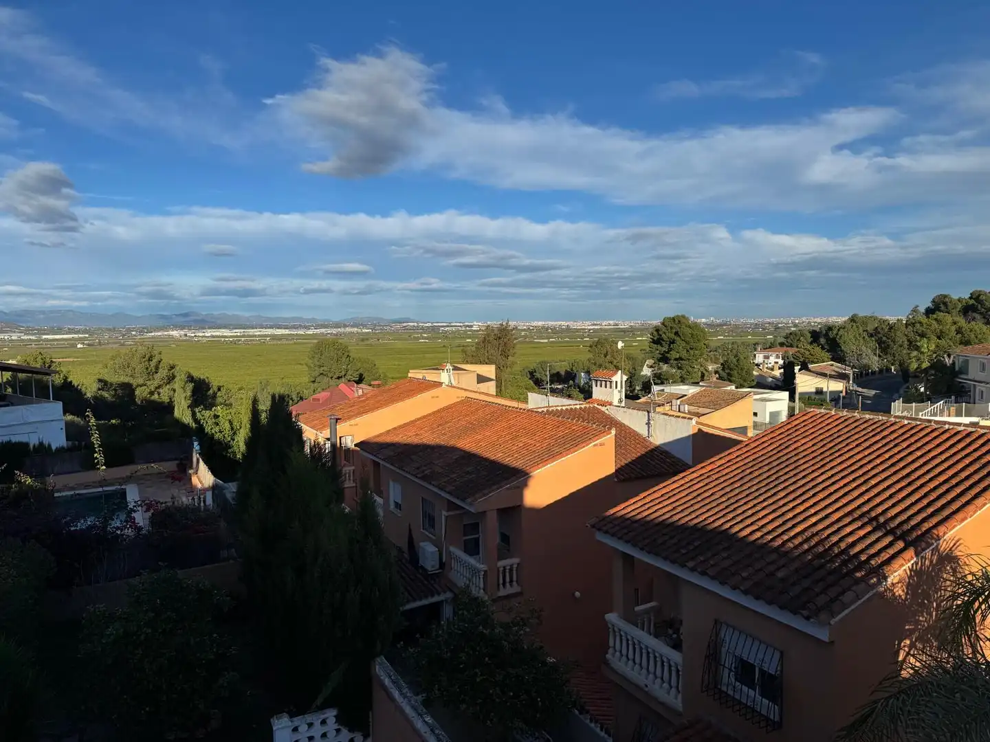Vista exterior de Casa o xalet en venda en Chiva amb Aire condicionat, Calefacció i Jardí privat