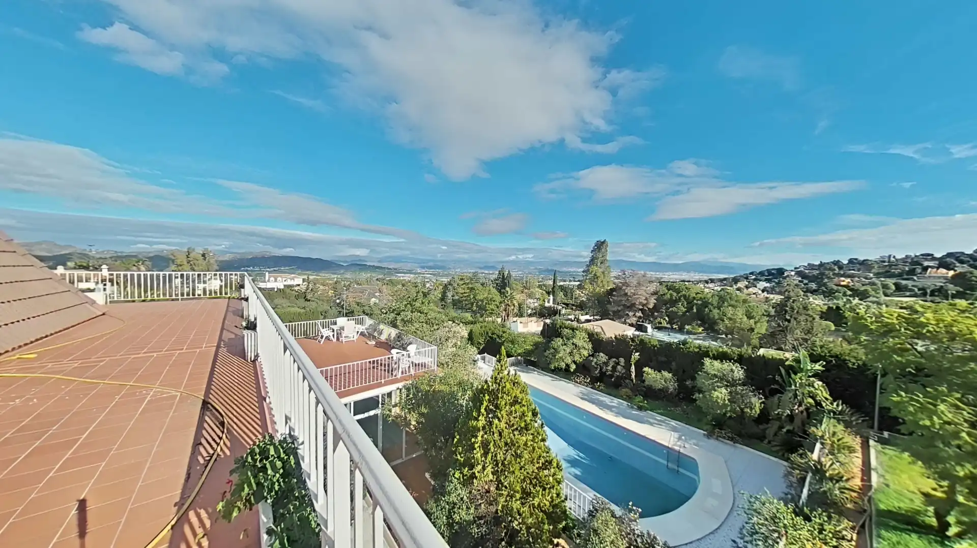 Vista exterior de Casa o xalet en venda en Alhaurín de la Torre amb Aire condicionat, Calefacció i Jardí privat