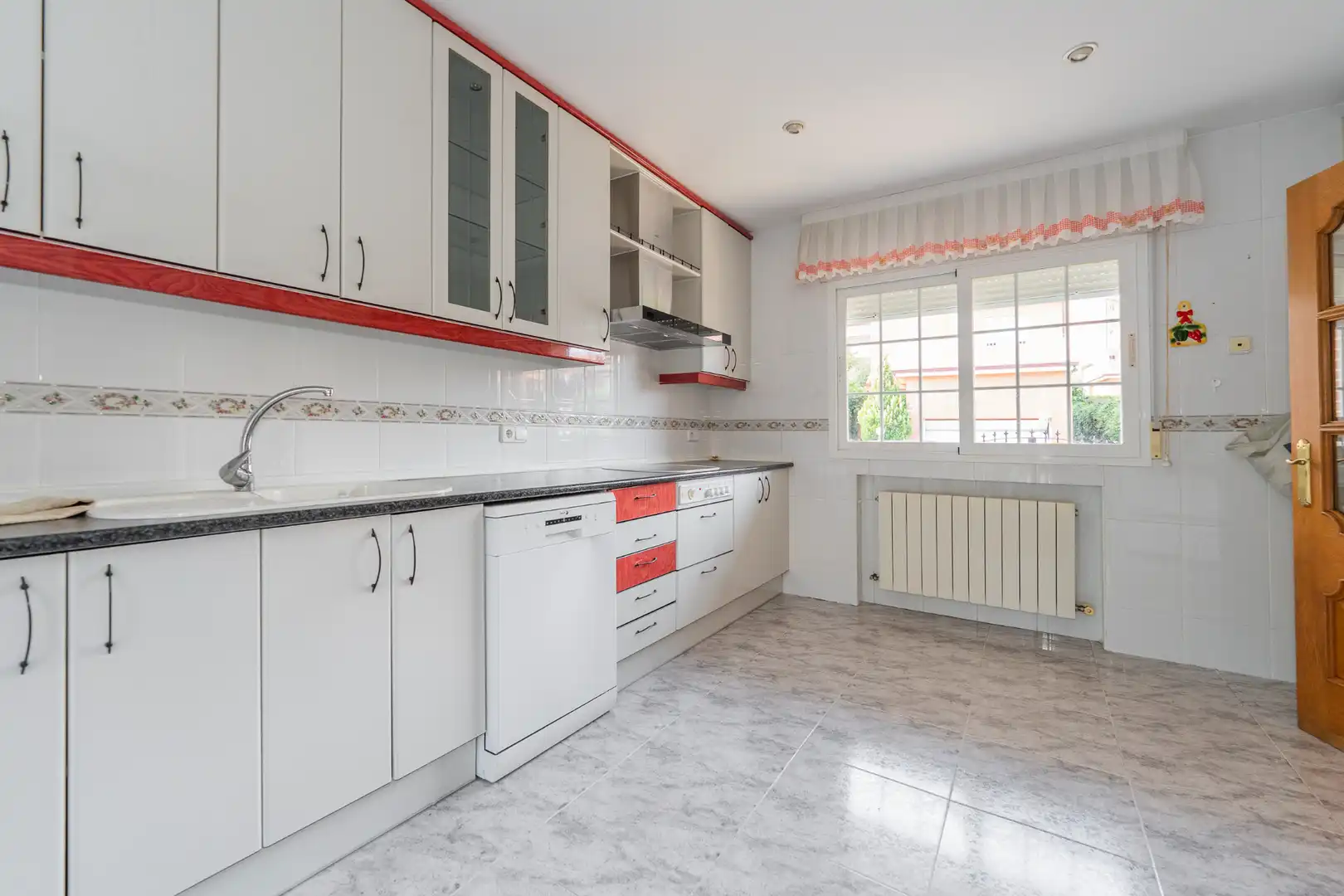 Kitchen of Houses for sale in San Agustín del Guadalix  with Air Conditioner, Heating and Private garden