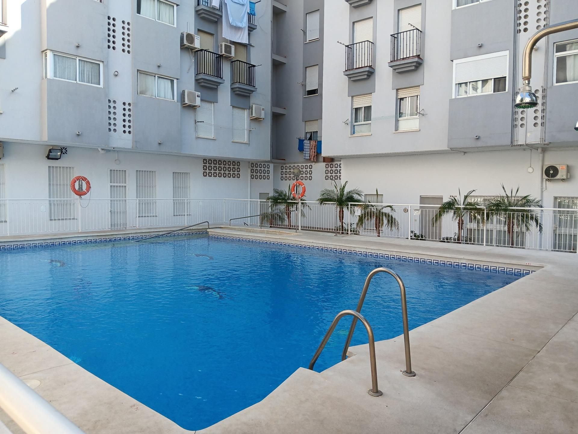 Piscina de Apartament en venda en Fuengirola amb Aire condicionat, Calefacció i Terrassa