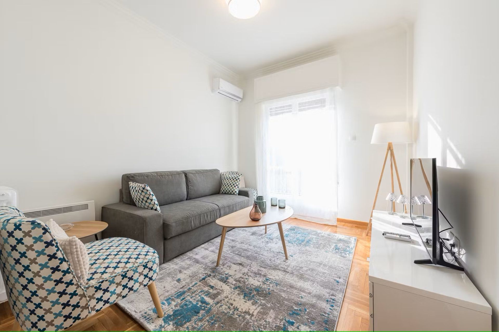 Living room of Flat to rent in Valladolid Capital  with Air Conditioner, Furnished and TV