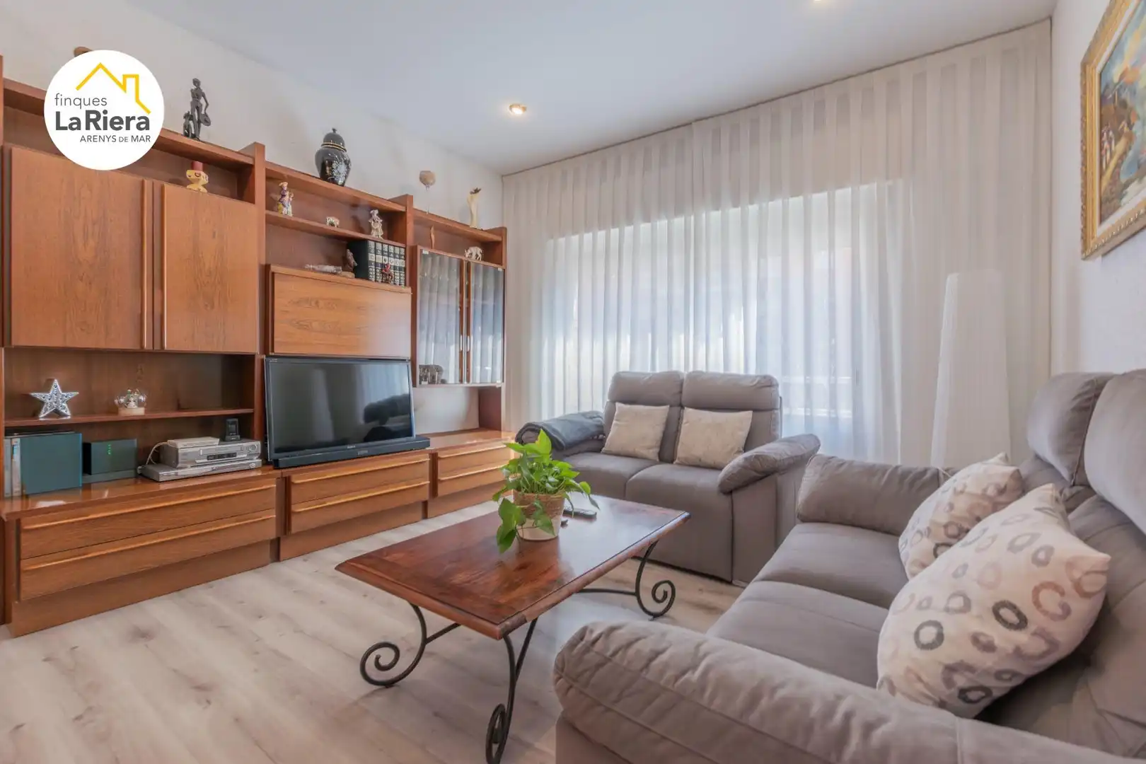 Sala d'estar de Casa o xalet en venda en Arenys de Mar amb Calefacció, Parquet i Balcó