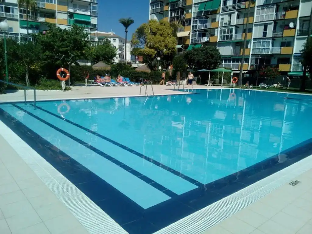 Piscina de Pis en venda en Benalmádena amb Terrassa i Piscina comunitària