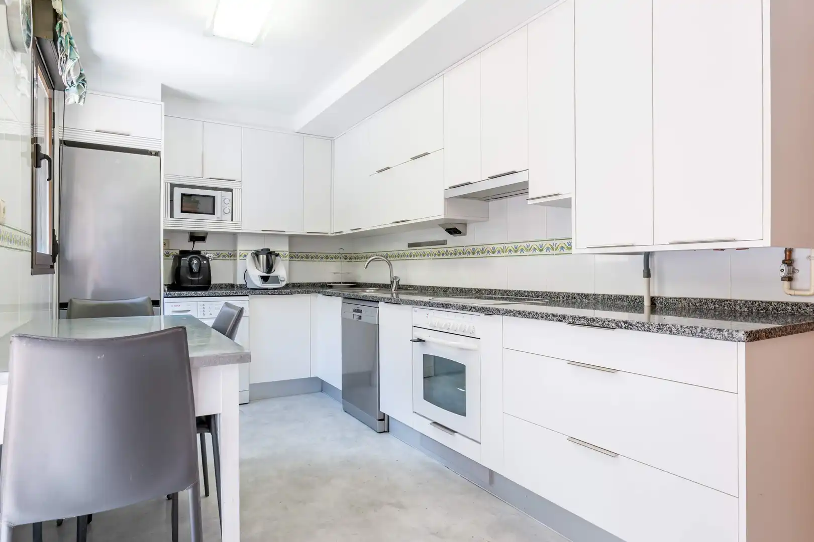 Kitchen of Duplexes for sale in Zaragoza  with Air Conditioner, Heating and Private garden