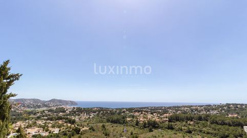 Parcela urbana con vistas al mar en venta en Benimeit Moraira
