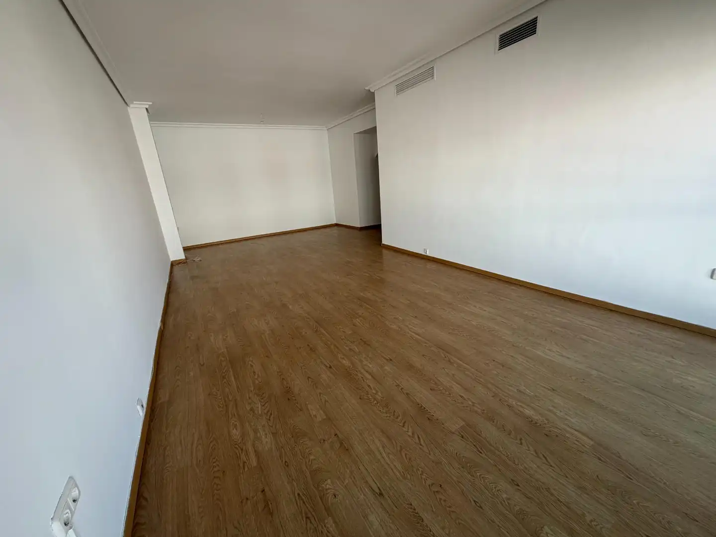 Sala de estar de Piso de alquiler en Sevilla con Aire acondicionado, Calefacción y Parquet