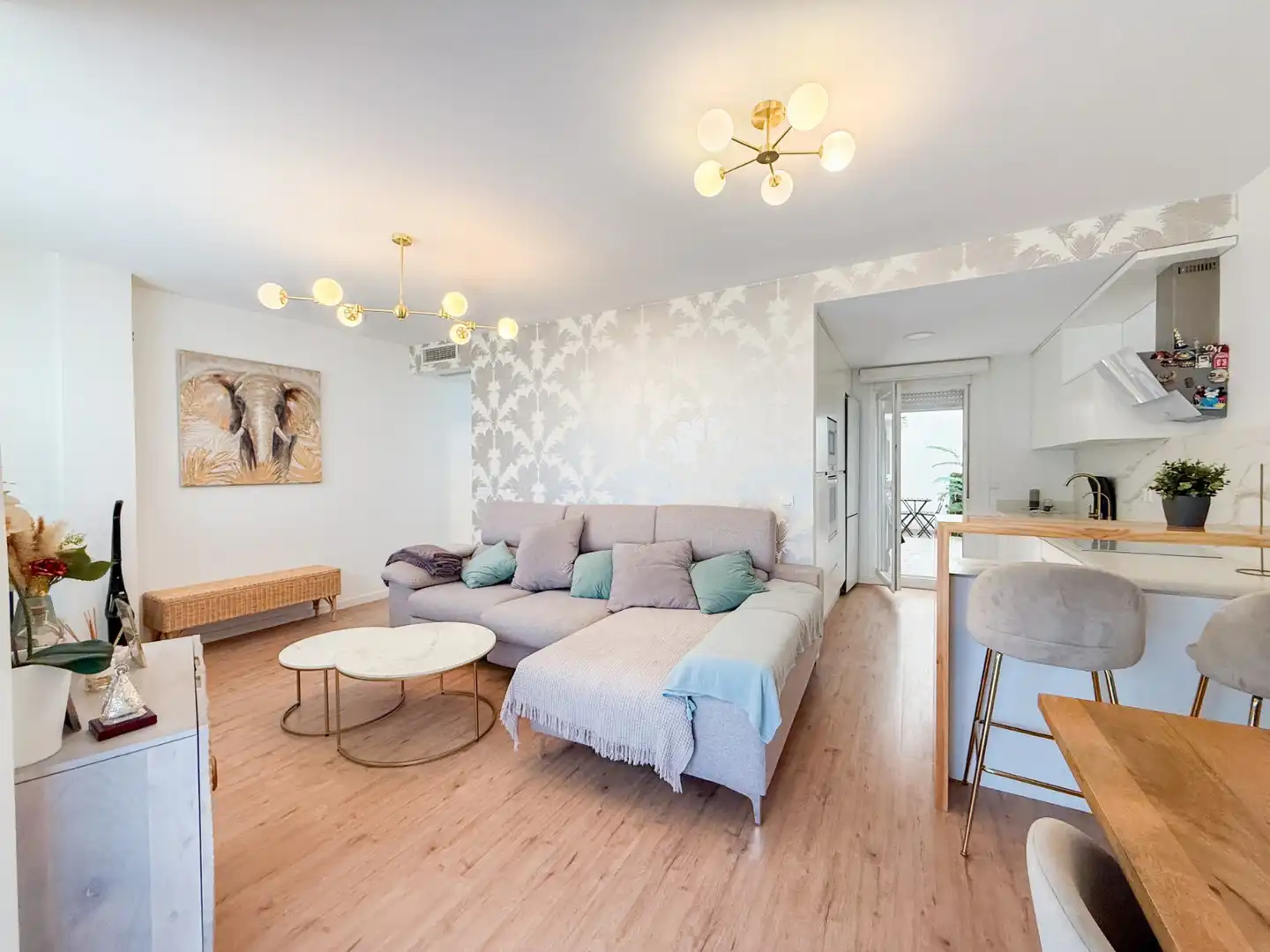 Sala de estar de Piso en venta en Águilas con Amueblado, Horno y Balcón