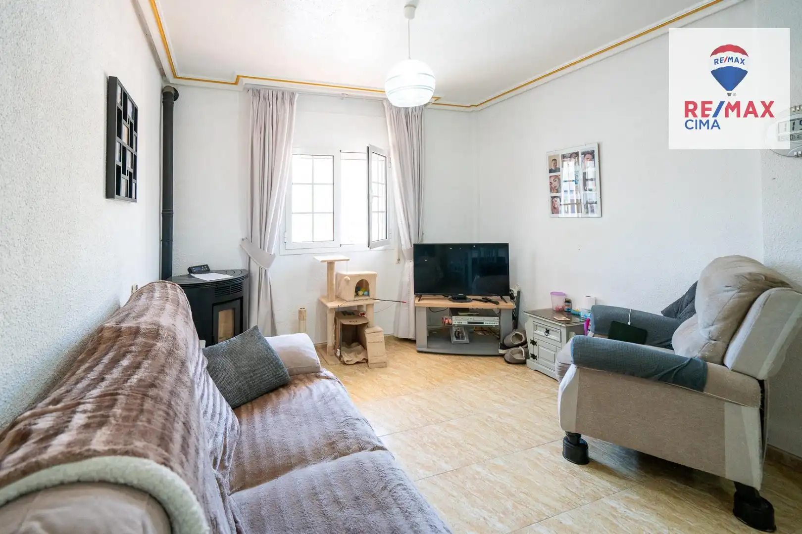 Sala de estar de Casa adosada en venta en Cuevas del Campo con Aire acondicionado, Calefacción y Terraza