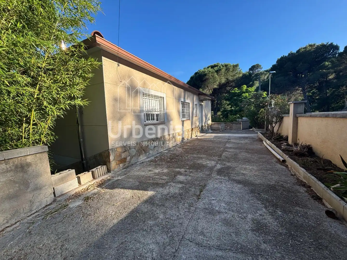 Vista exterior de Casa o xalet en venda en Tordera amb Calefacció, Terrassa i Moblat