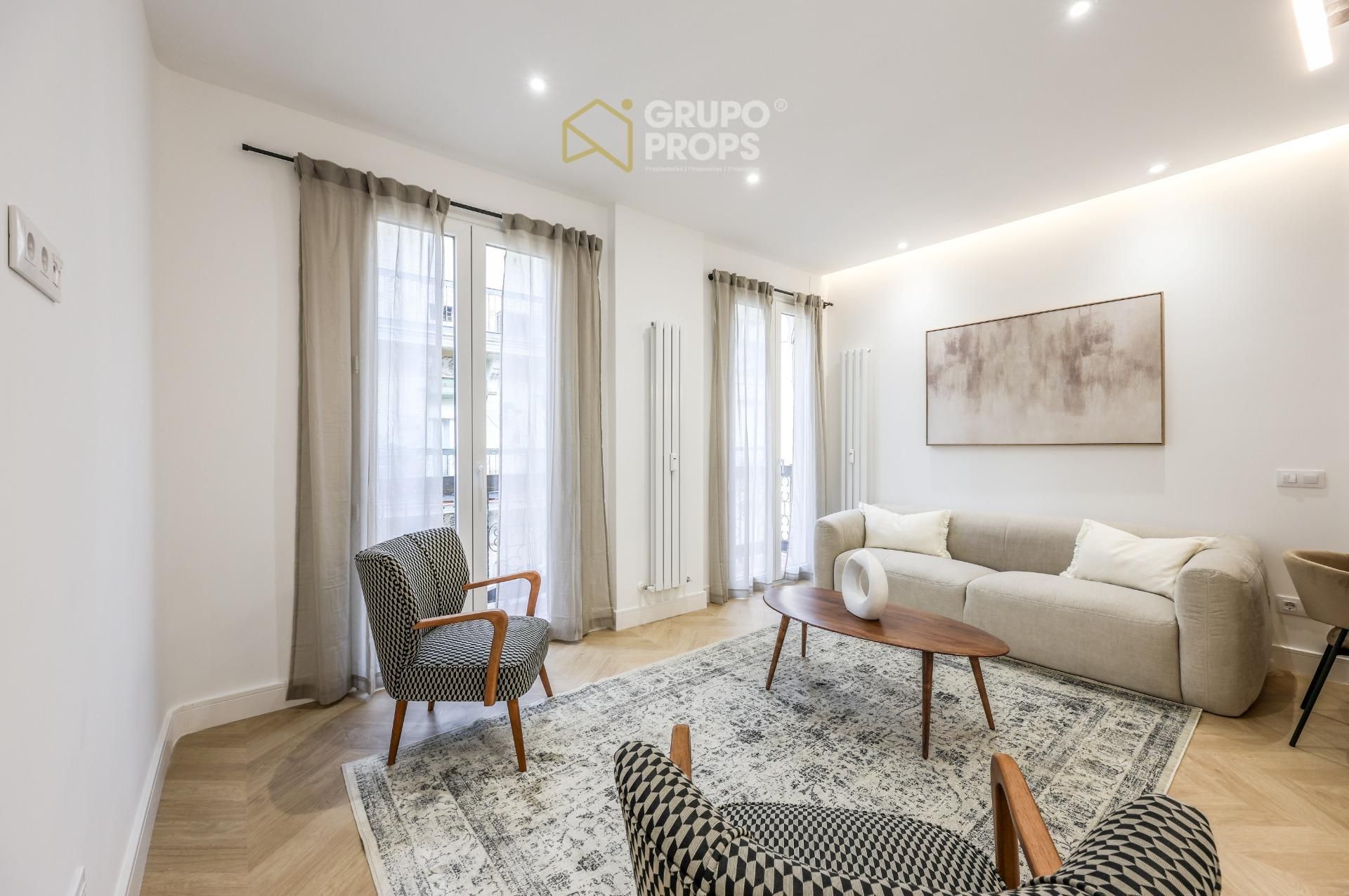 Sala d'estar de Apartament en venda en  Madrid Capital amb Aire condicionat, Calefacció i Terrassa