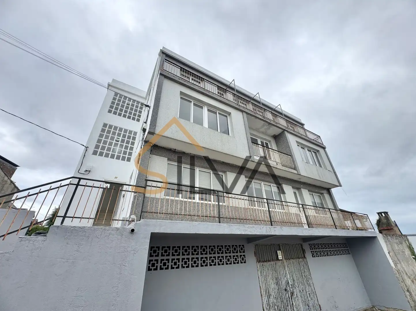 Außenansicht von Gebäude zum Verkauf in Oleiros mit Gemeinschaftspool