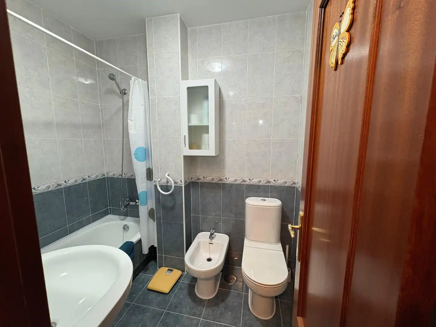 Badezimmer von Wohnung zur Miete in Mugardos mit Heizung und Möbliert