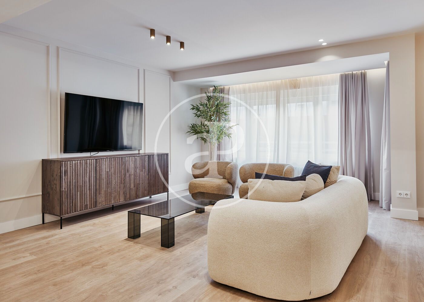 Sala d'estar de Pis en venda en  Madrid Capital amb Aire condicionat, Calefacció i Moblat