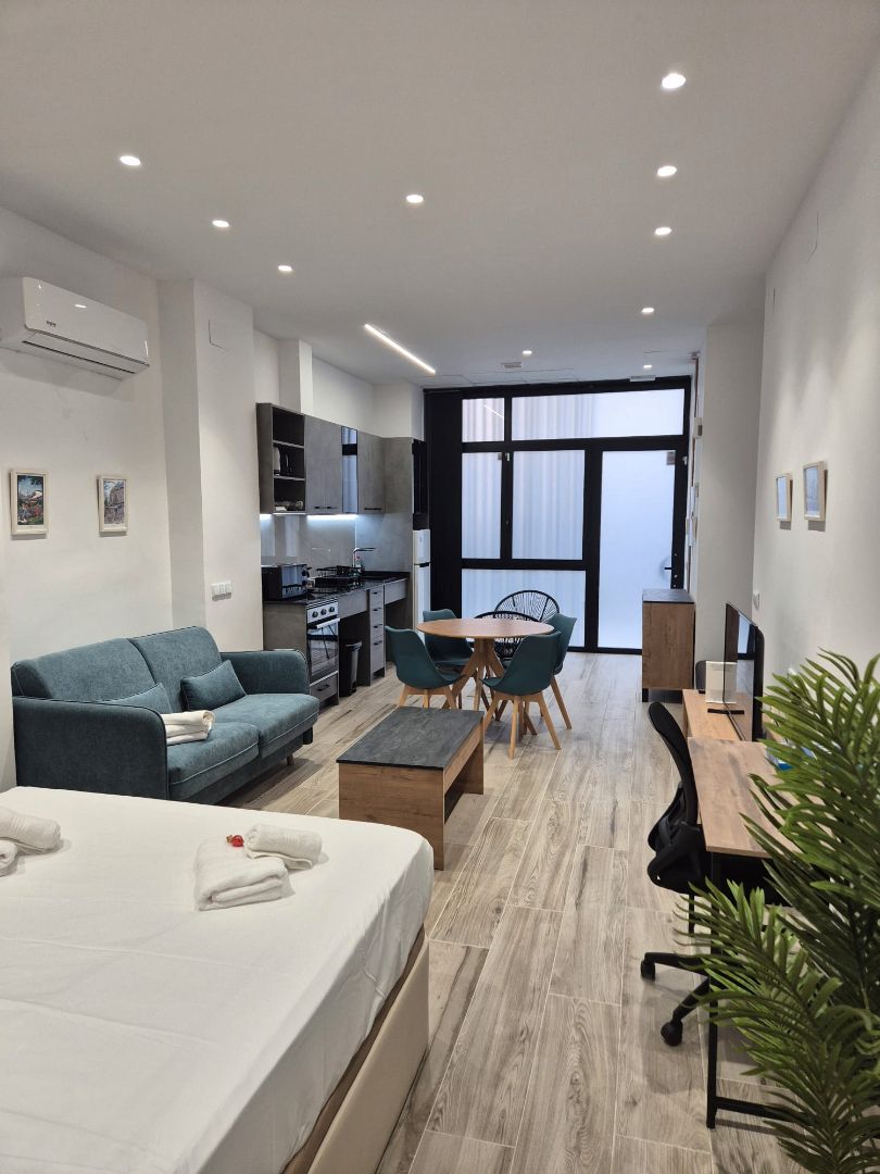Sala d'estar de Apartament en venda en  Valencia Capital amb Aire condicionat, Calefacció i Moblat