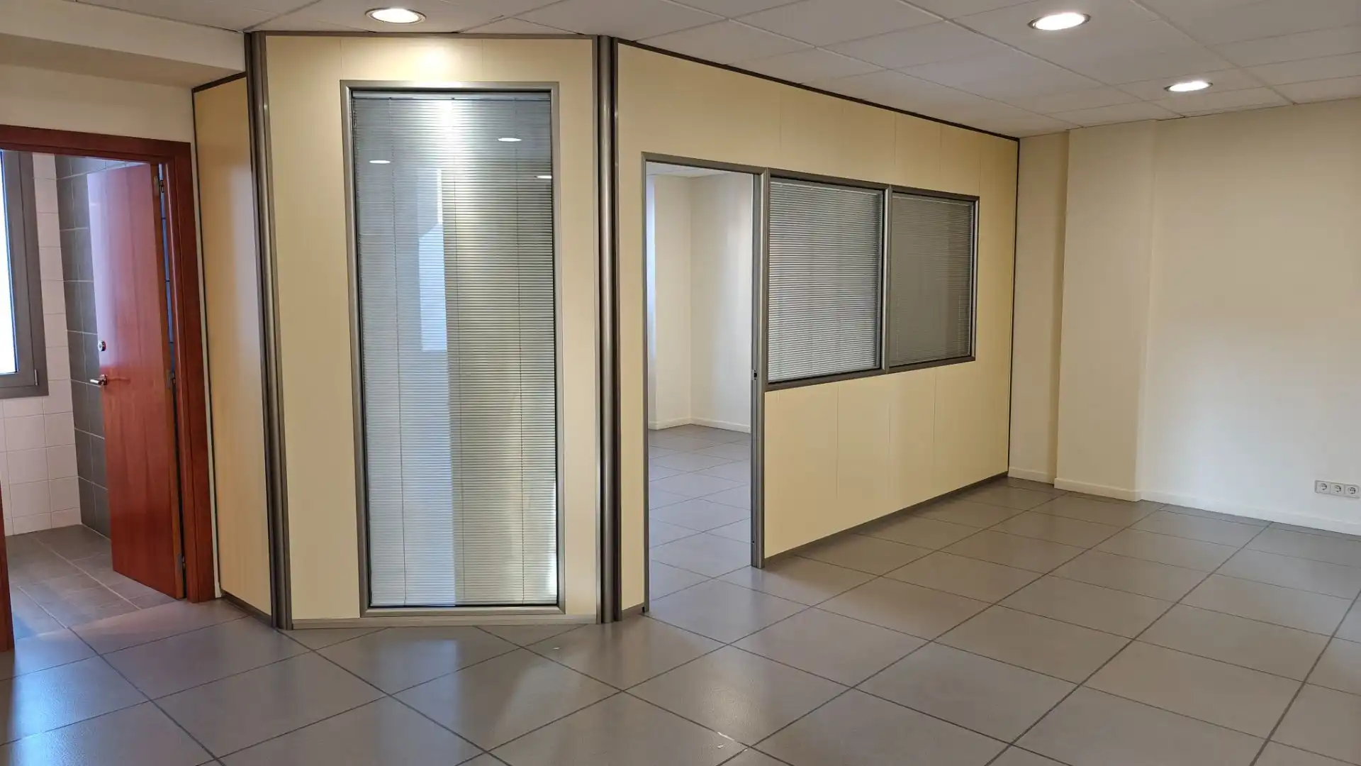 Office space with lift to rent in Centre, imagen 3