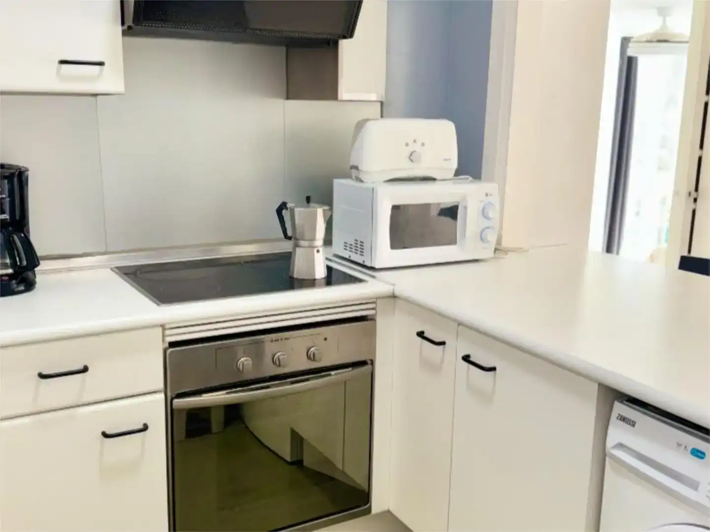Cuina de Apartament de lloguer en Marbella amb Aire condicionat, Piscina i Balcó