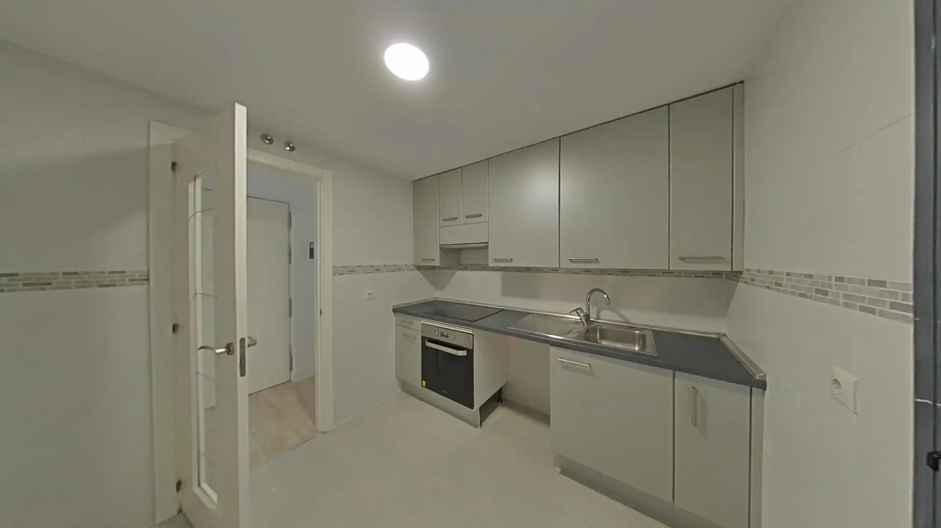 Kitchen of Flat for sale in Madrid  with Air Conditioner, Heating and Parquet flooring