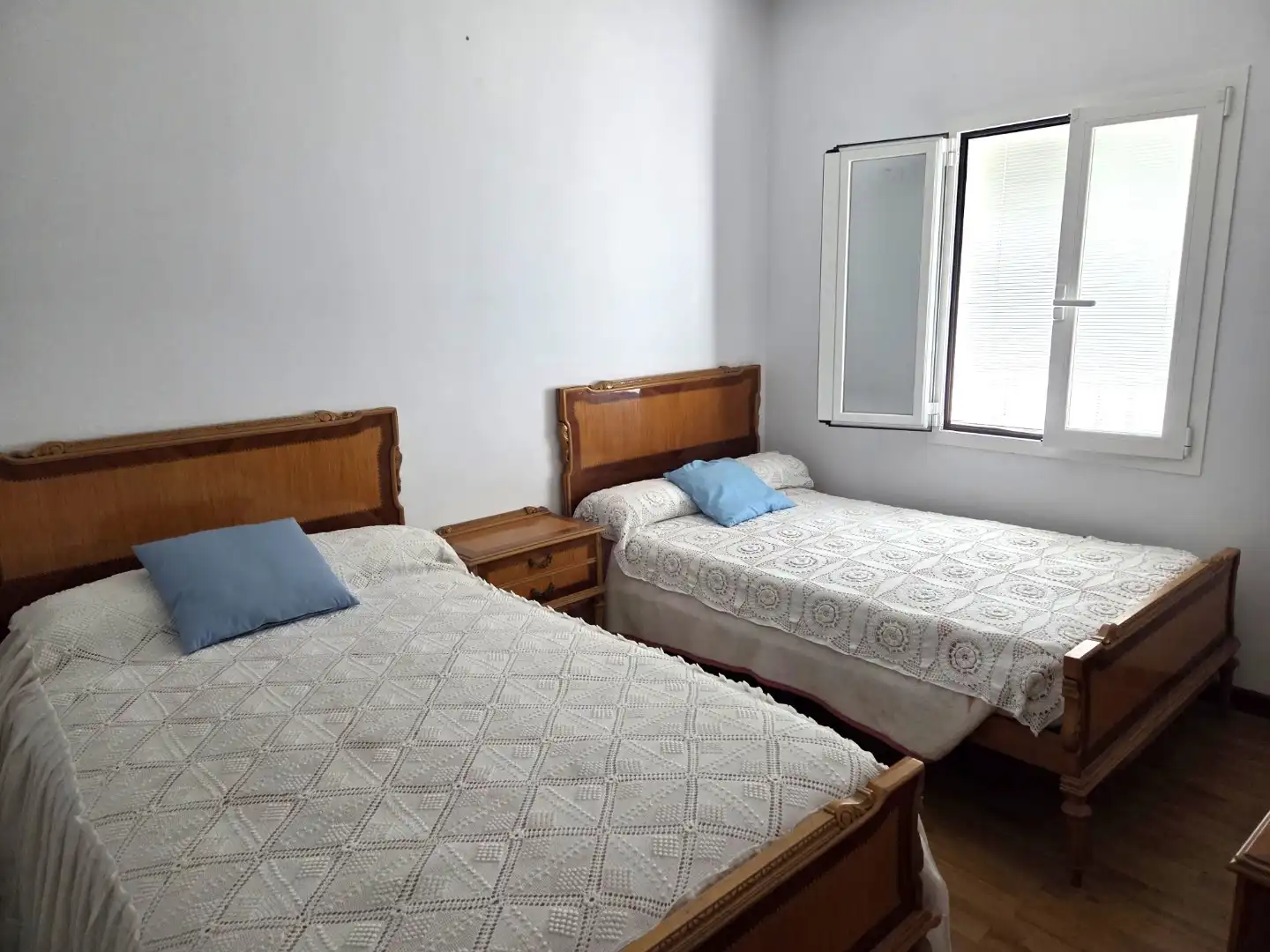 Dormitori de Casa adosada en venda en Burgos amb Calefacció i Jardí privat