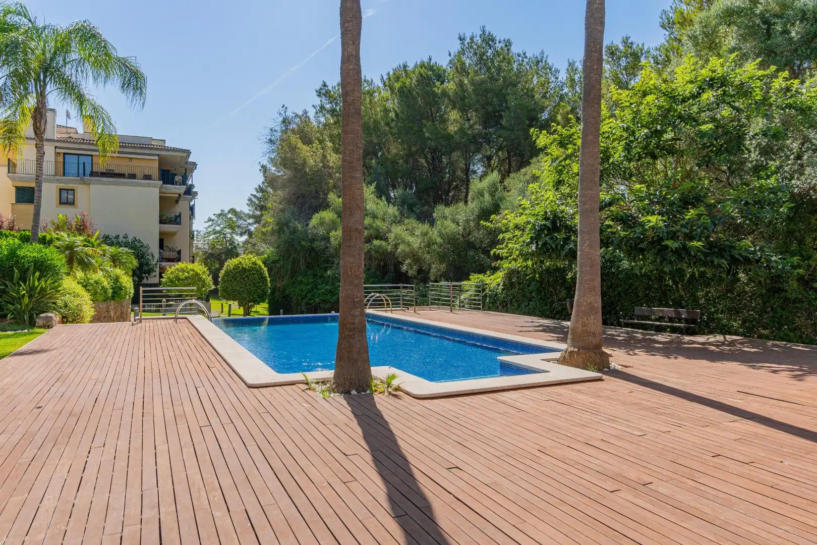 Schwimmbecken von Erdgeschoss zum Verkauf in  Palma de Mallorca mit Klimaanlage, Heizung und Privatgarten