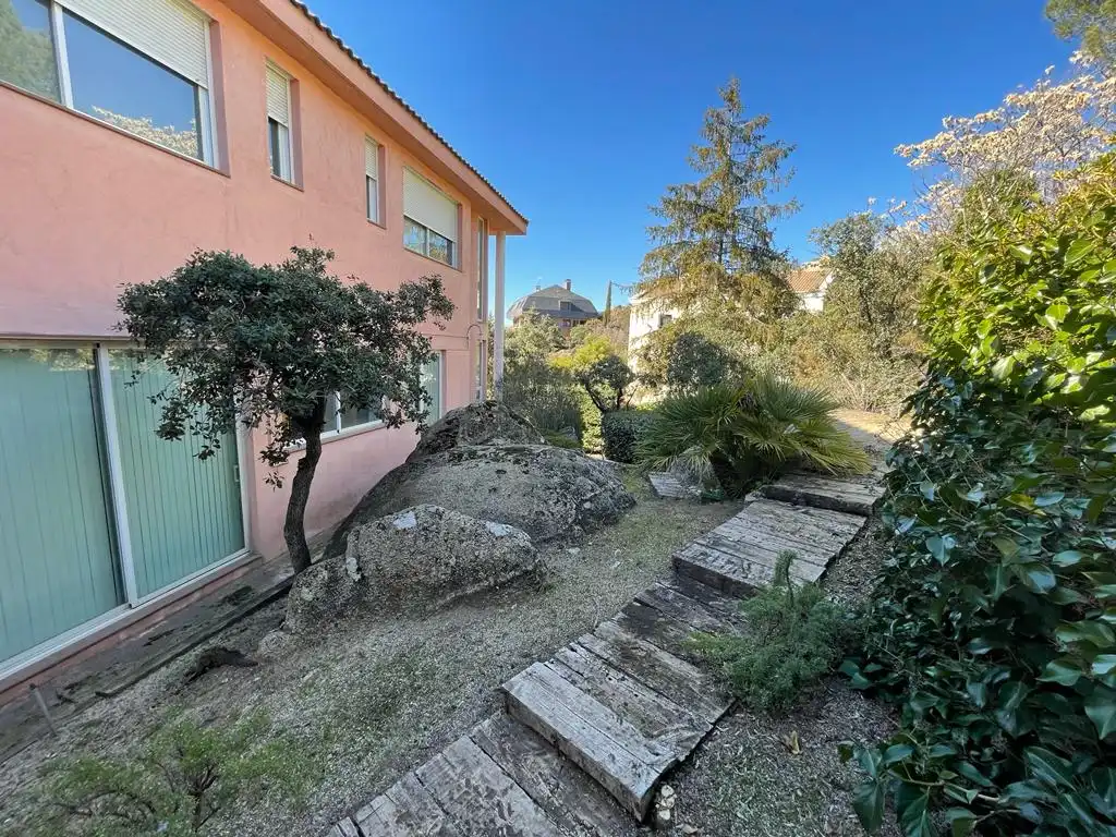 Vista exterior de Casa o xalet de lloguer en Torrelodones amb Calefacció, Jardí privat i Terrassa