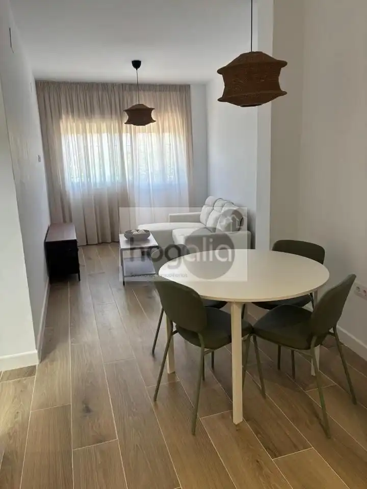 Ground floor for rent in Triana Casco Antiguo