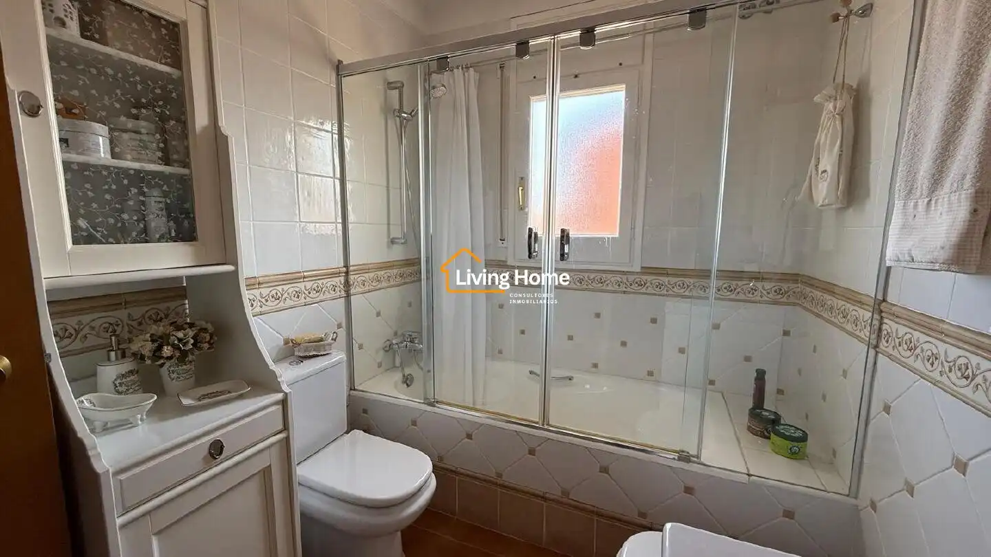 Bathroom of Houses for sale in Cambrils