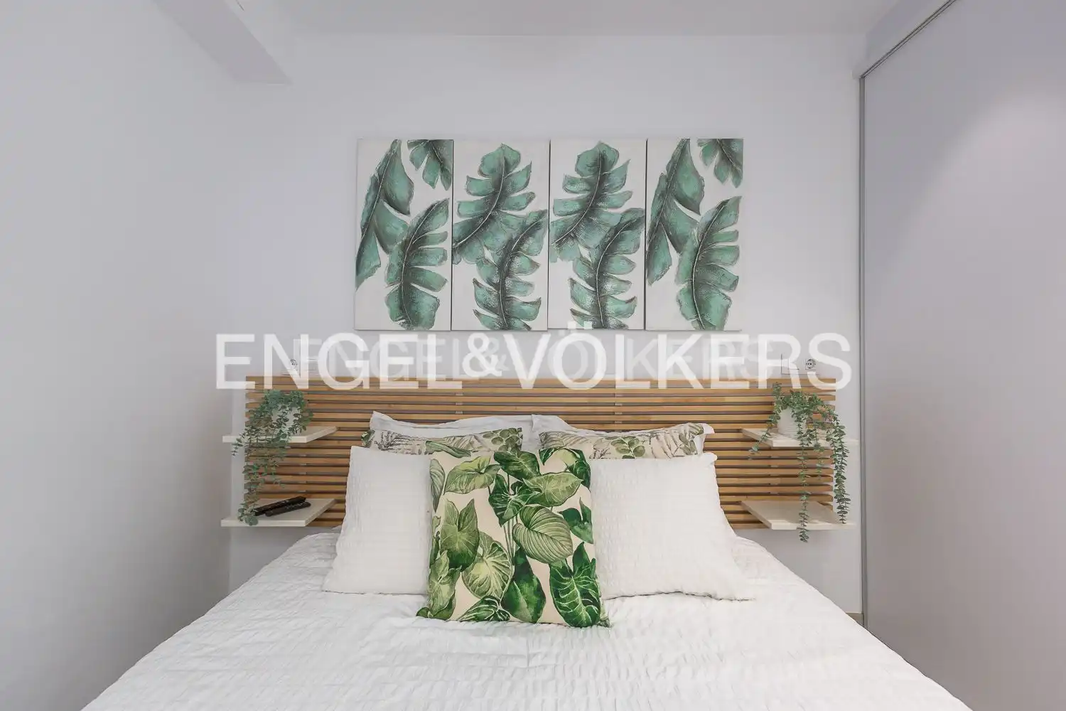Dormitori de Apartament de lloguer en Valencia amb Aire condicionat, Calefacció i Moblat