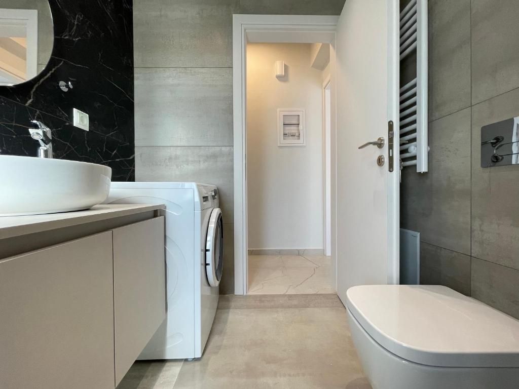 Bathroom of Flat to rent in Fuengirola  with Air Conditioner, Furnished and TV
