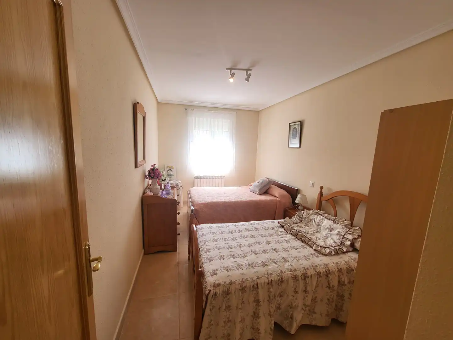 Dormitori de Casa o xalet en venda en Burgohondo amb Jardí privat i Traster