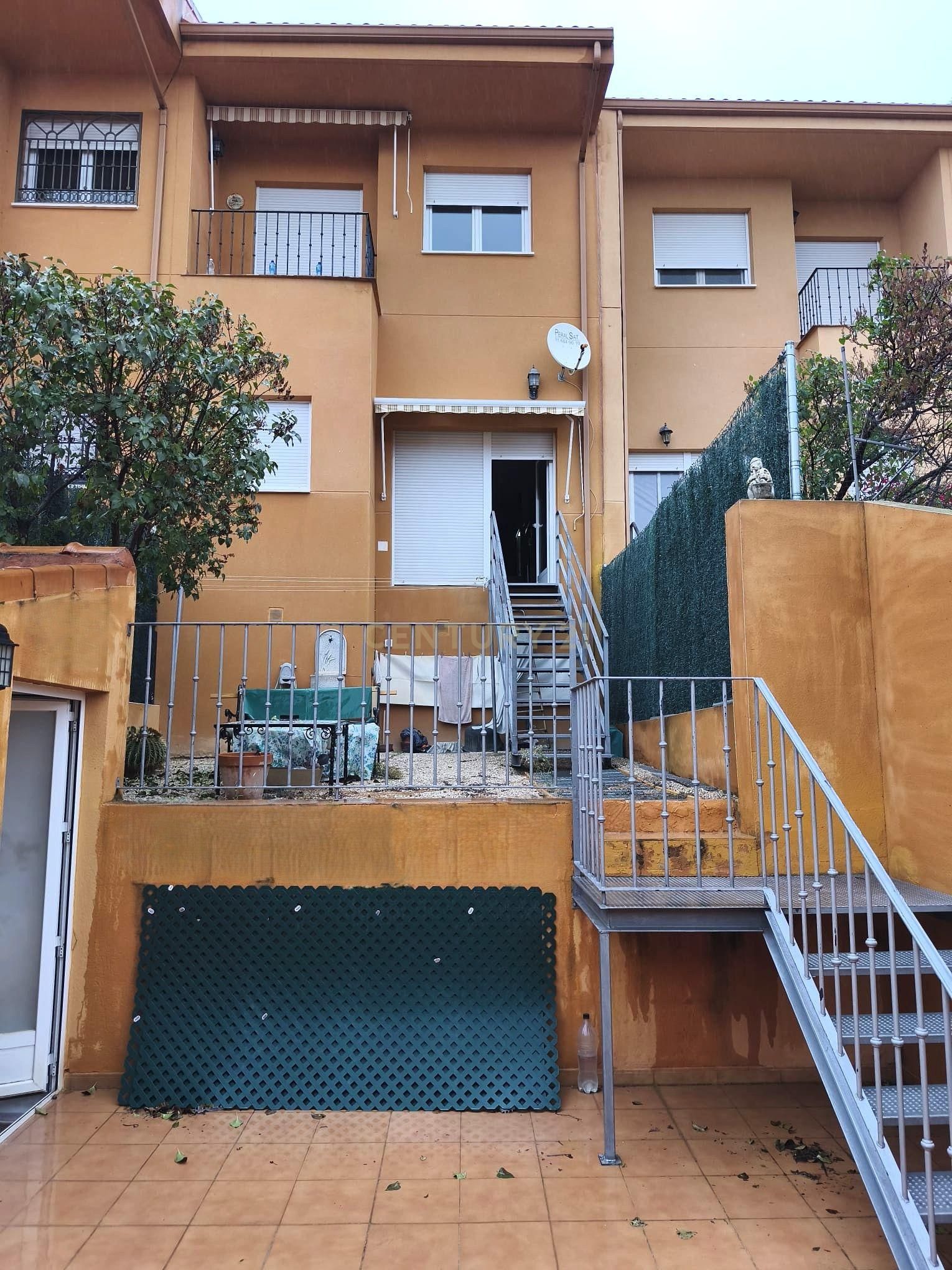 Exterior view of Single-family semi-detached for sale in Morata de Tajuña  with Storage room and Washing machine