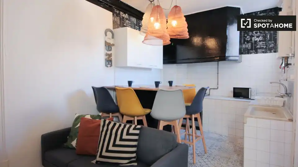 Comedor de Piso para compartir en Barcelona con Aire acondicionado, Calefacción y Amueblado