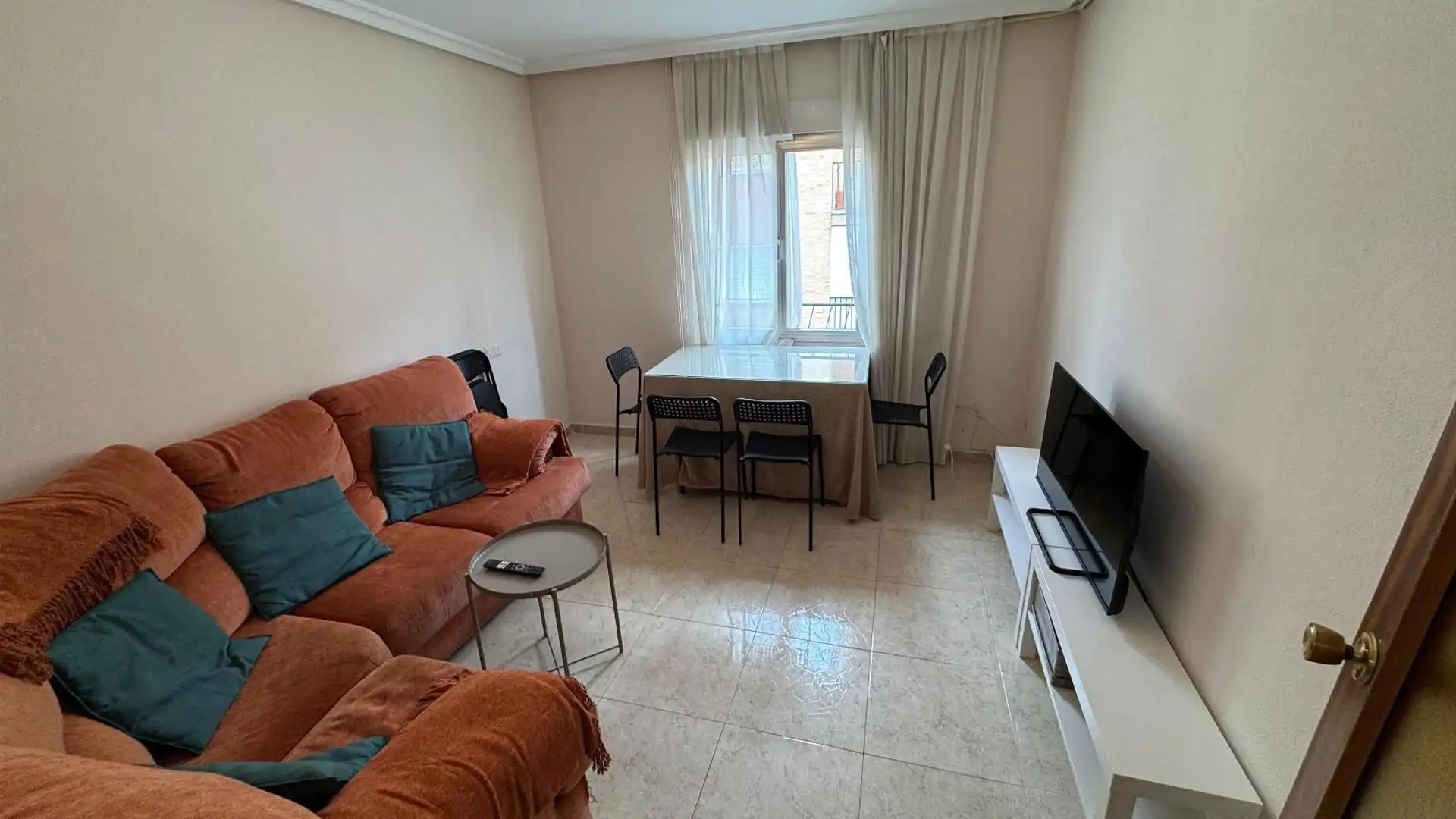 Piso de alquiler en Valle Inclan, Carmelitas