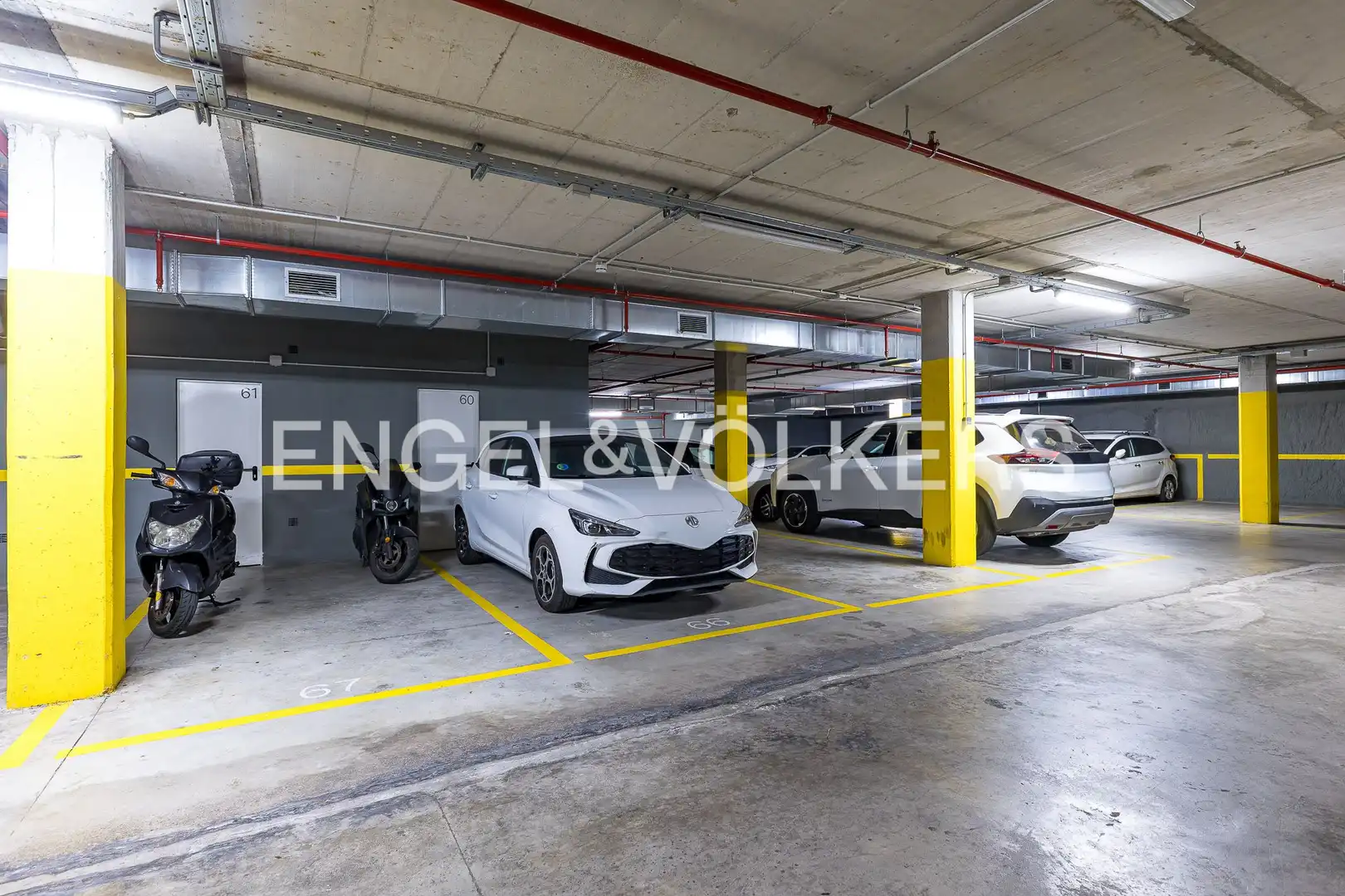 Parking of Flat for sale in L'Hospitalet de Llobregat  with Air Conditioner, Heating and Parquet flooring