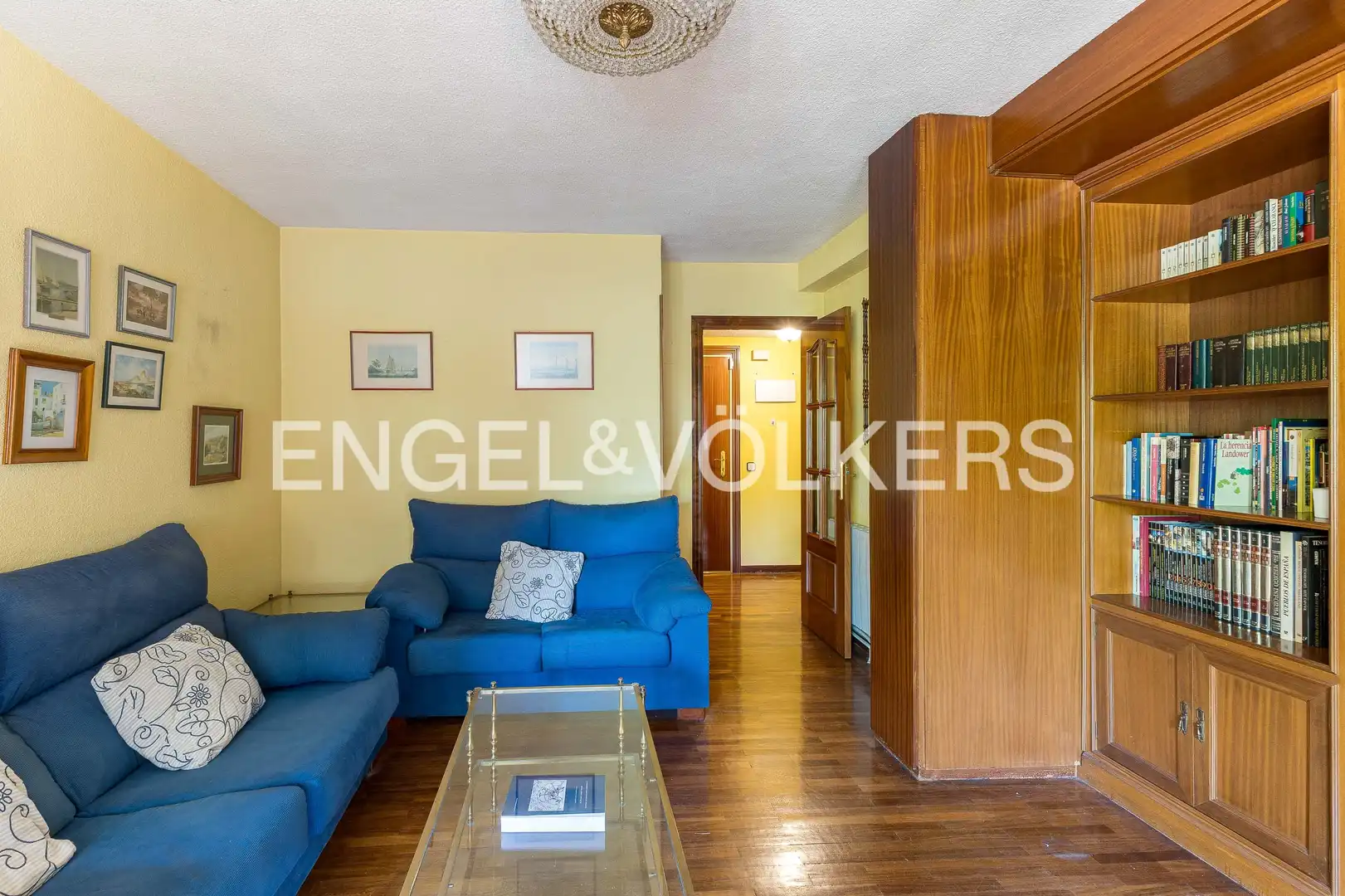 Living room of Flat for sale in Majadahonda  with Heating, Parquet flooring and Storage room