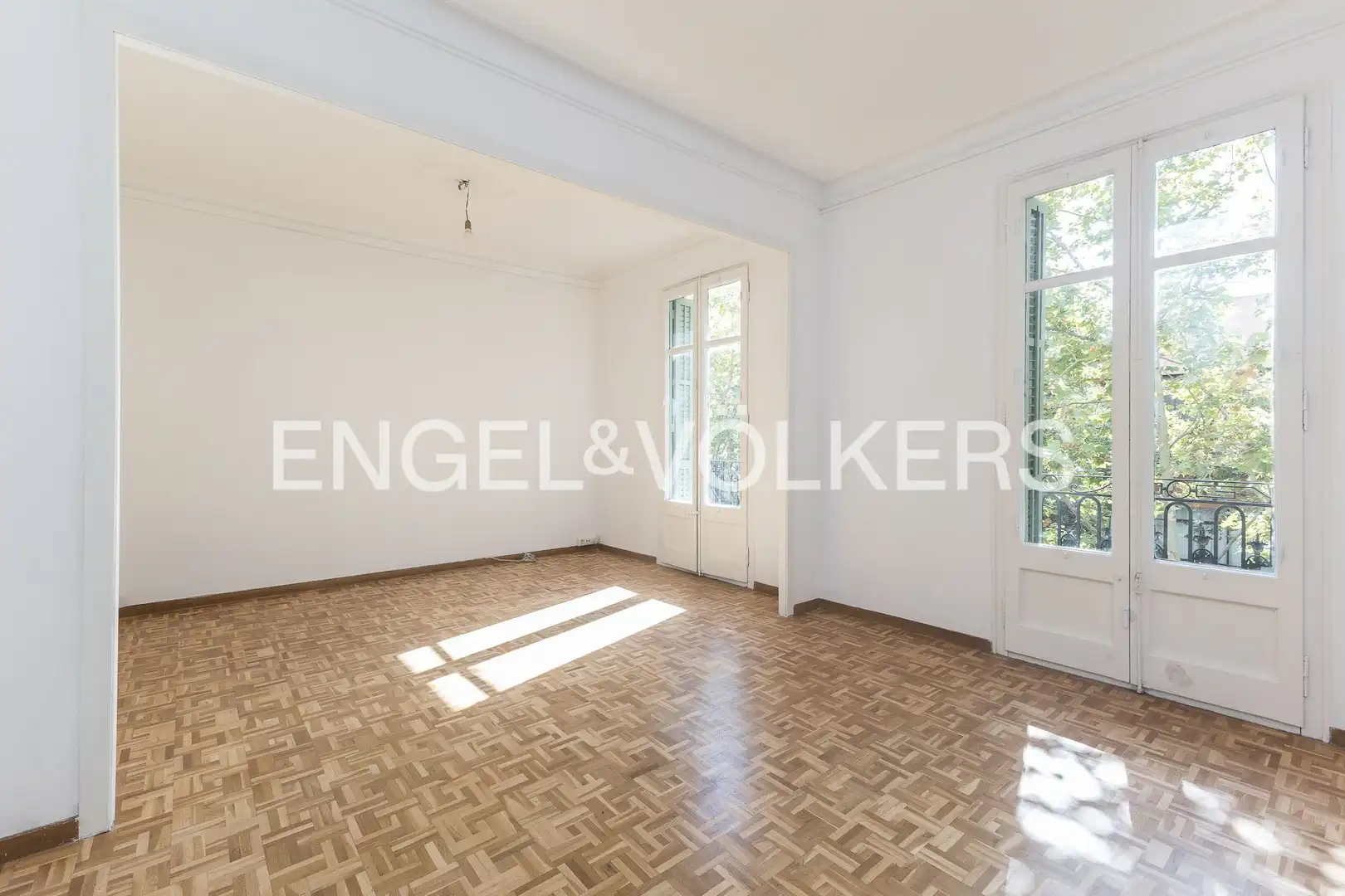 Sala d'estar de Pis en venda en Barcelona amb Calefacció, Parquet i Balcó