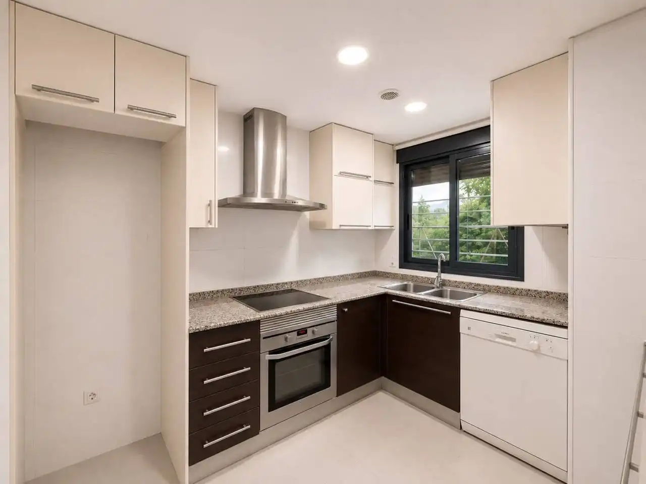 Kitchen of Flat for sale in Oropesa del Mar / Orpesa  with Air Conditioner, Terrace and Storage room