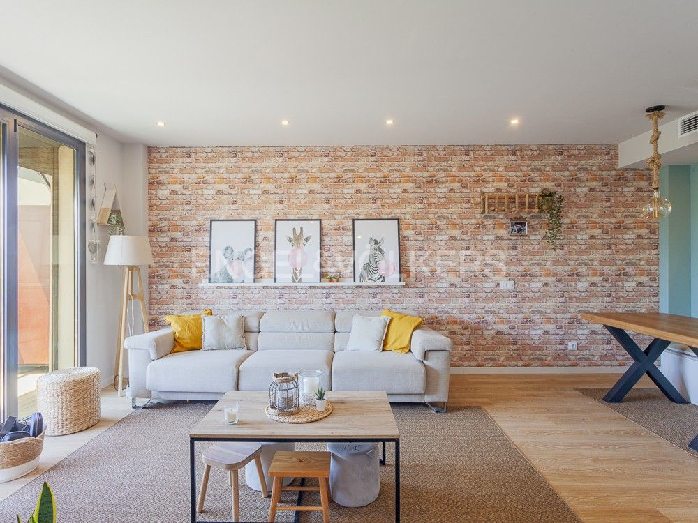 Living room of Apartment for sale in Sant Just Desvern  with Air Conditioner, Heating and Parquet flooring