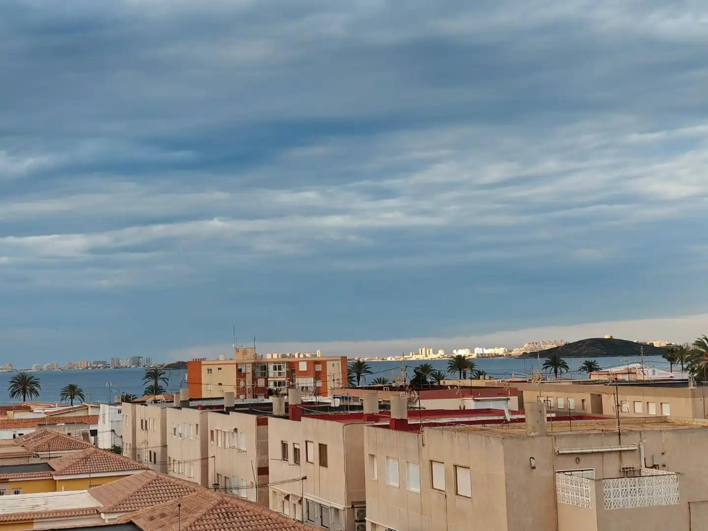 Vista exterior de Àtic de lloguer en Cartagena amb Aire condicionat, Terrassa i Moblat