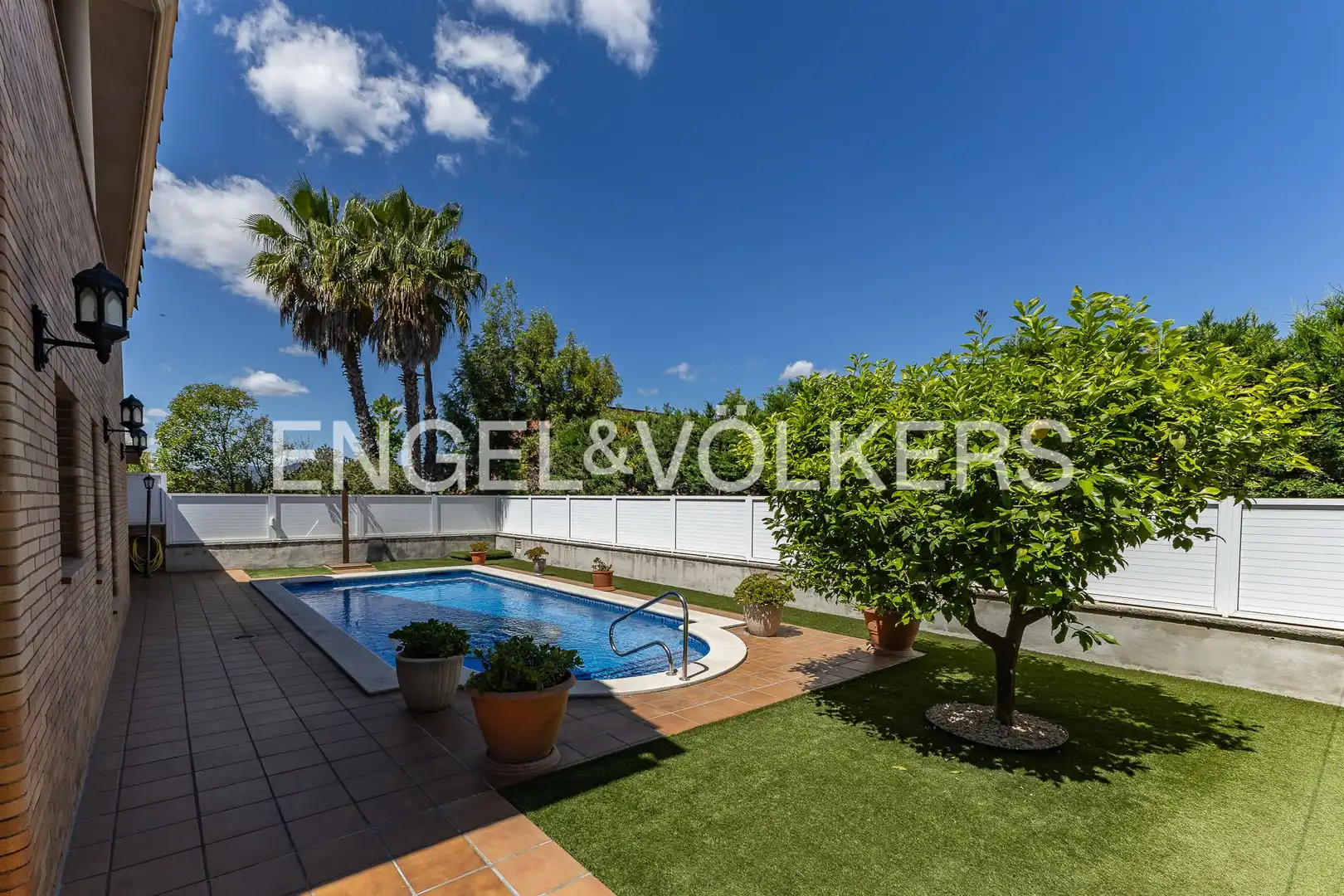 Piscina de Casa o chalet en venta en Molins de Rei con Aire acondicionado, Calefacción y Jardín privado