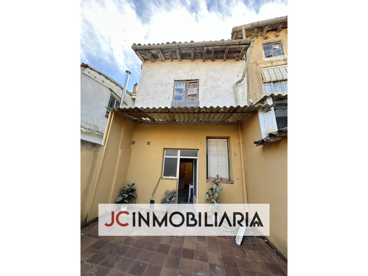 Vista exterior de Casa o xalet en venda en Villalón de Campos amb Calefacció, Jardí privat i Moblat