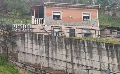 Vista exterior de Casa o xalet en venda en San Martín del Rey Aurelio amb Terrassa