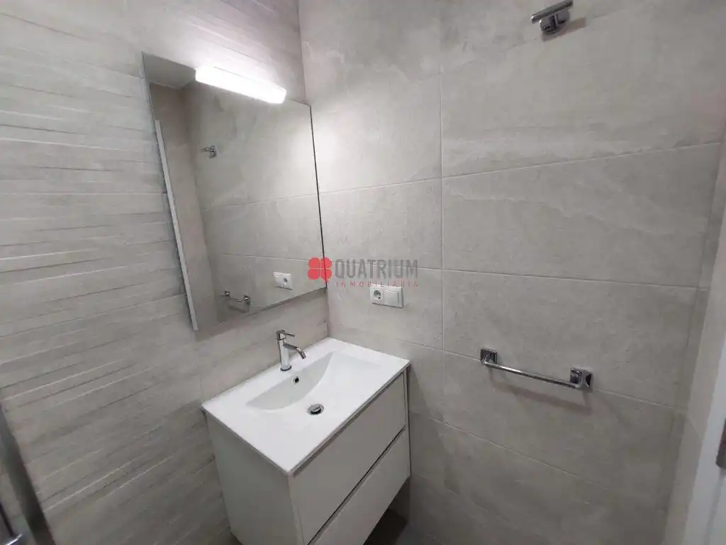 Badezimmer von Wohnung zur Miete in Santiago de Compostela 