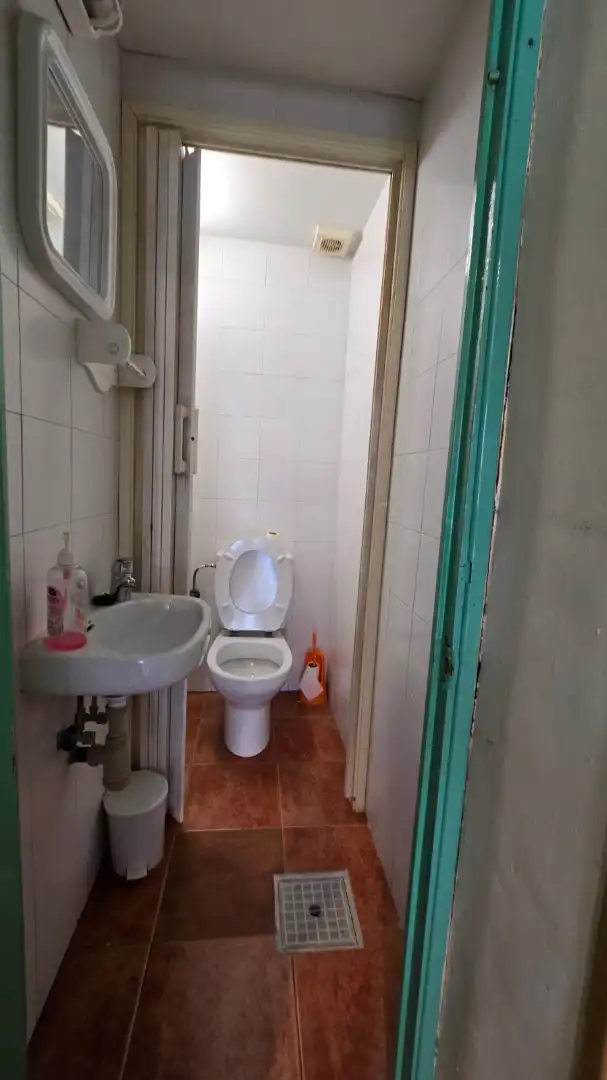 Baño de Local en venta en Alcalá de Henares con Aire acondicionado y Amueblado